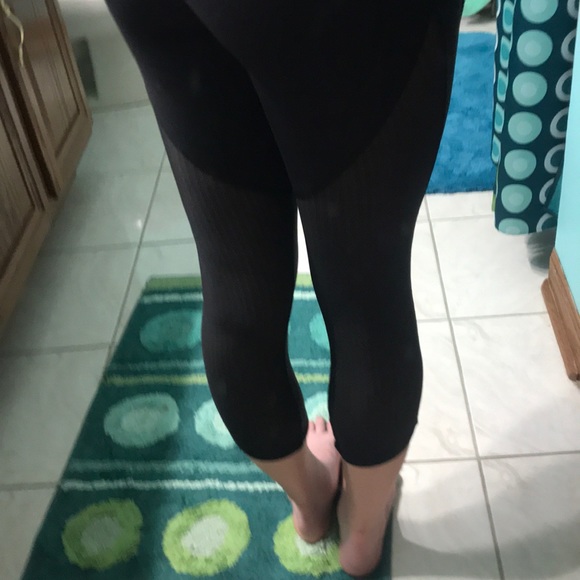 Sold on mercari Lululemon size 2 crops - Picture 4 of 4